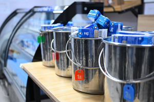 “Сүүн дархлаа” хөтөлбөрийг өргөжүүлэн нийслэлийн ерөнхий боловсролын сургуулийн 189,600 хүүхдэд сүү өгч байна